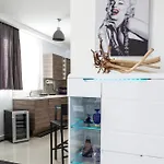 The Queen Luxury - Marilyn Luxembourg