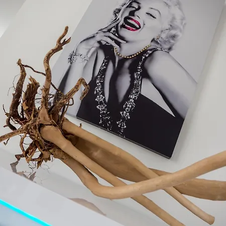 The Queen Luxury - Marilyn Apartment