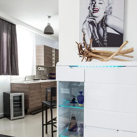 The Queen Luxury - Marilyn Luxemburg