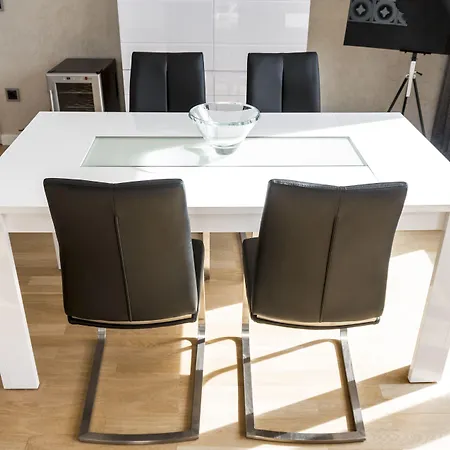 The Queen Luxury - Marilyn Luxembourg