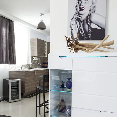 The Queen Luxury - Marilyn Luxemburg