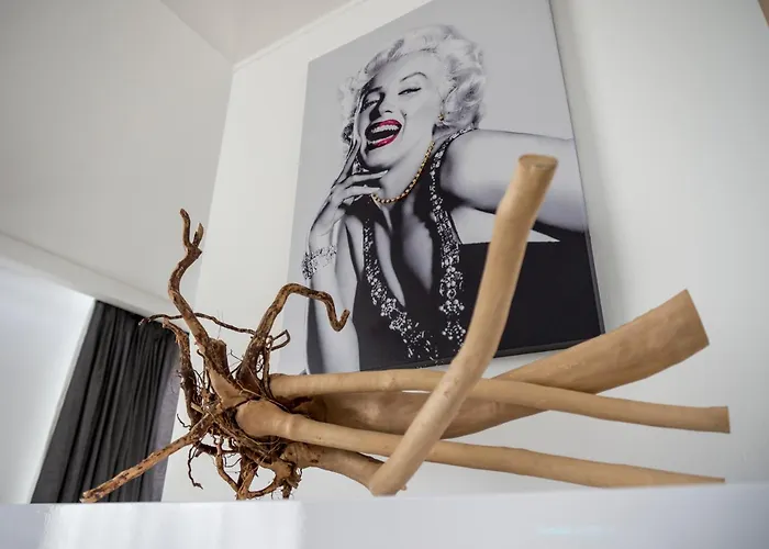 The Queen Luxury - Marilyn